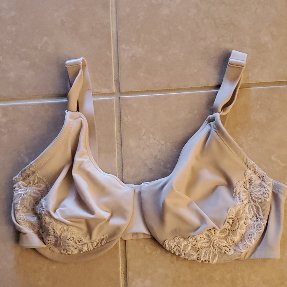 Sexy 38D Olga Cream Lacy Bra